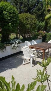 Apart - Country at Tingry