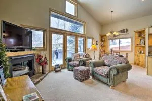Frisco Townhome with Hot Tub - 10 Mi to Breckenridge - Summit Medical Center Heliport