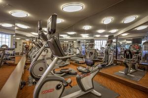 Designer Penthouse 2 Bedroom with Balcony Beverly Hills Adjacent