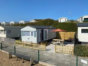 Luxe Chalet op camping Duindoorn, IJmuiden aan Zee, in de buurt van F1 circuit Zandvoort en Bloemendaal op loopafstand strand - 艾默伊登