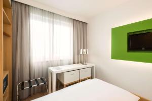 Standard Single Room room in NH Berlin Potsdamer Platz