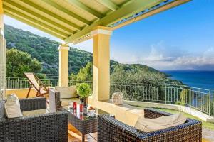 Apraos Villa Sleeps 14 Pool Air Con WiFi Corfu Greece