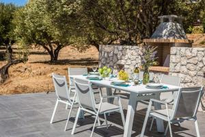 Trapezaki Villa Sleeps 6 Pool Air Con WiFi Kefalloniá Greece