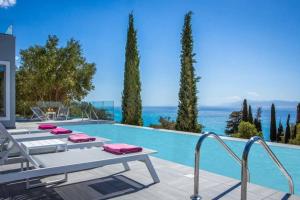 Trapezaki Villa Sleeps 6 Pool Air Con WiFi Kefalloniá Greece