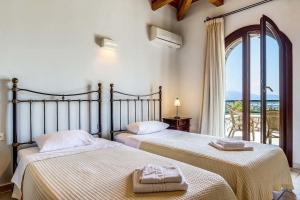 Rachi Villa Sleeps 8 Pool Air Con WiFi Meganisi Greece