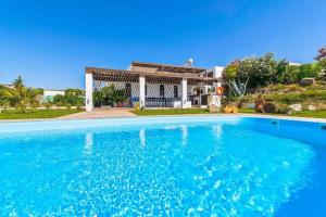 Afantou Villa Sleeps 8 Pool Air Con WiFi Rhodes Greece