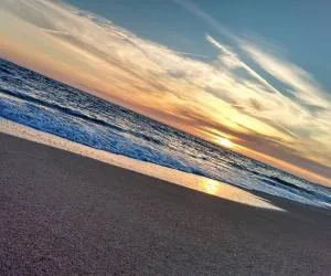 Beach House Into the Green! - Néa Thésis