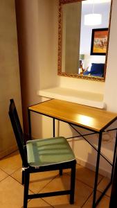 Maisons de vacances Gite urbain les jardins de la meyne : photos des chambres