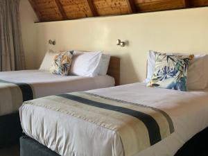 Mountain Chalets Motel