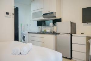 Minimalist Pool View Low Rise Studio @ Paramount Skyline Apartment By Travelio