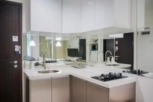 Cozy Living 1BR at Brooklyn Alam Sutera Apartment By Travelio