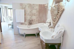 Hotels L'Hostellerie du Moulin des Oliviers : photos des chambres