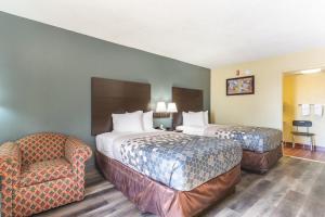 Double Room with Two Double Beds - Accessible/Smoking room in Econo Lodge & Suites Clarksville