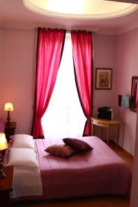 Triple Room with Private Bathroom room in Duca's Guest House