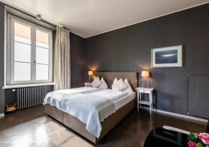 Superior Double Room with Balcony and Lake View room in Ermitage