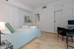San Clemente Central Suite by Valcambre