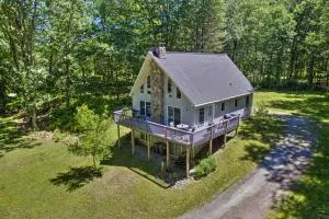 Spacious Home with Deck, Grill and Delaware River View - Damascus