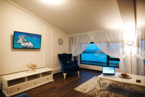 Penthouse Evianne Faleza