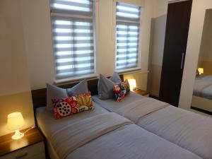 Ferienwohnung Friedrich Schiller, 2 Schlafzimmer, Balkon,kostenloses WiFi, nähe Zentrum,