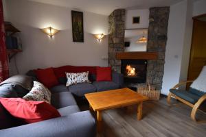 VAUJANYLOCATIONS - Claret II Apt 12