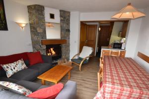 VAUJANYLOCATIONS - Claret II Apt 12