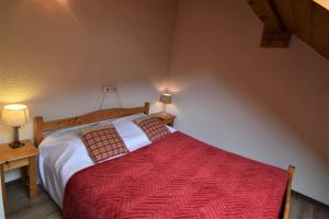 VAUJANYLOCATIONS - Claret II Apt 12