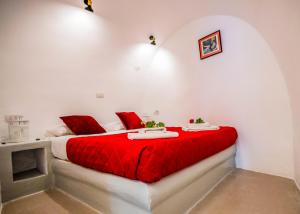 Bonita Santorini Cave