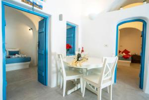 Bonita Santorini Cave