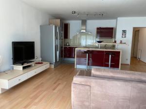 Bright apartment with a free parking garage @ Wienerberg