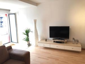 Bright apartment with a free parking garage @ Wienerberg