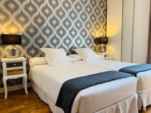 Twin Room with Private Bathroom room in APTBCN Super Balmes Guest House