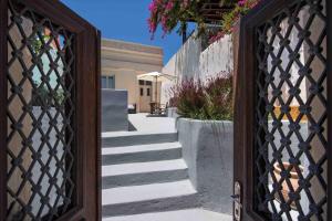 Sandandstone villa Santorini
