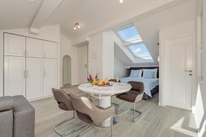 CAPITAL Apartments and Rooms