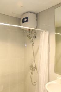 Elegant and Modern 1BR Casa De Parco Apartment By Travelio