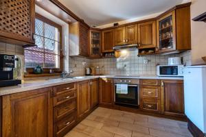 Chalupa Josta - 4 spálne - 3 kúpeľne - krytý altánok - skibus zastávka - wifi