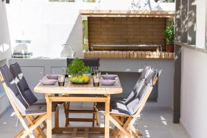 Villa Amelia I Free 8 seater mini van & pool