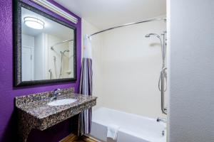 Deluxe King Room room in La Quinta by Wyndham DFW Airport West - Bedford
