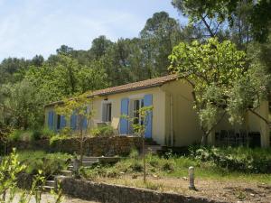 Cosy Holiday Home in Lorgues with Pool