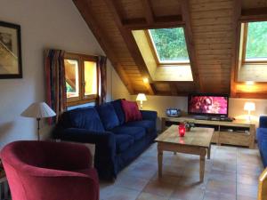 Chalets Mountain Chalet in Oz en Oisans with Lovely Views over Lake : photos des chambres