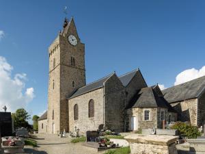 Maisons de vacances Cozy Holiday Home in Saint Germain sur Ay with Garden : photos des chambres