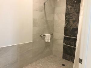 King Suite with Roll-In Shower and Kitchenette - Disability Access/Non-Smoking room in SureStay Hotel by Best Western Baytown
