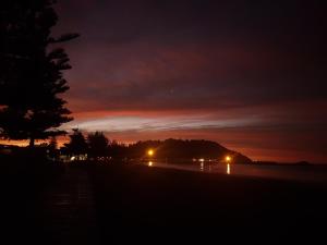 Whispering Sands Beachfront Motel