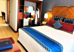 Premium Executive Creek View with Balcony - Free Beach Transfer, 25% off Food & Beverage room in Riviera Hotel