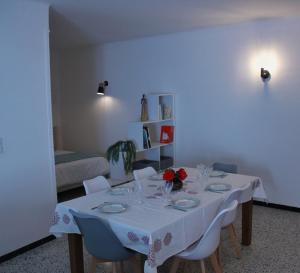 BEL APPARTEMENT SPACIEUX CENTRE VILLE UZES T3