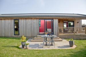 Pomegranate, Hot Tub, Wi-Fi