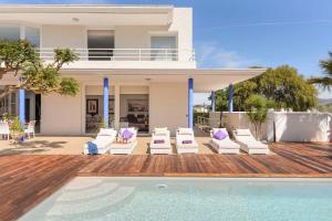 Exclusive 5 Bedroom Villa Close to the Beach Ibiza Villa 1060