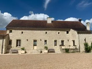 Farmhouse in a working winery with vineyard views - Scorbé-Clairvaux