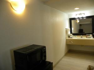 Double Room with Two Double Beds - Accessible/Non-Smoking room in Quality Inn Mount Vernon