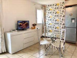 Barcaresa-Charmant T 2 vue mer pied dans leau