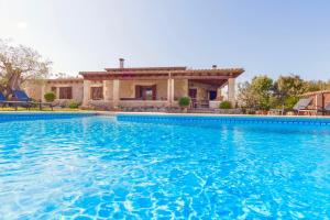 Villa with Private Pool room in Villa Oli